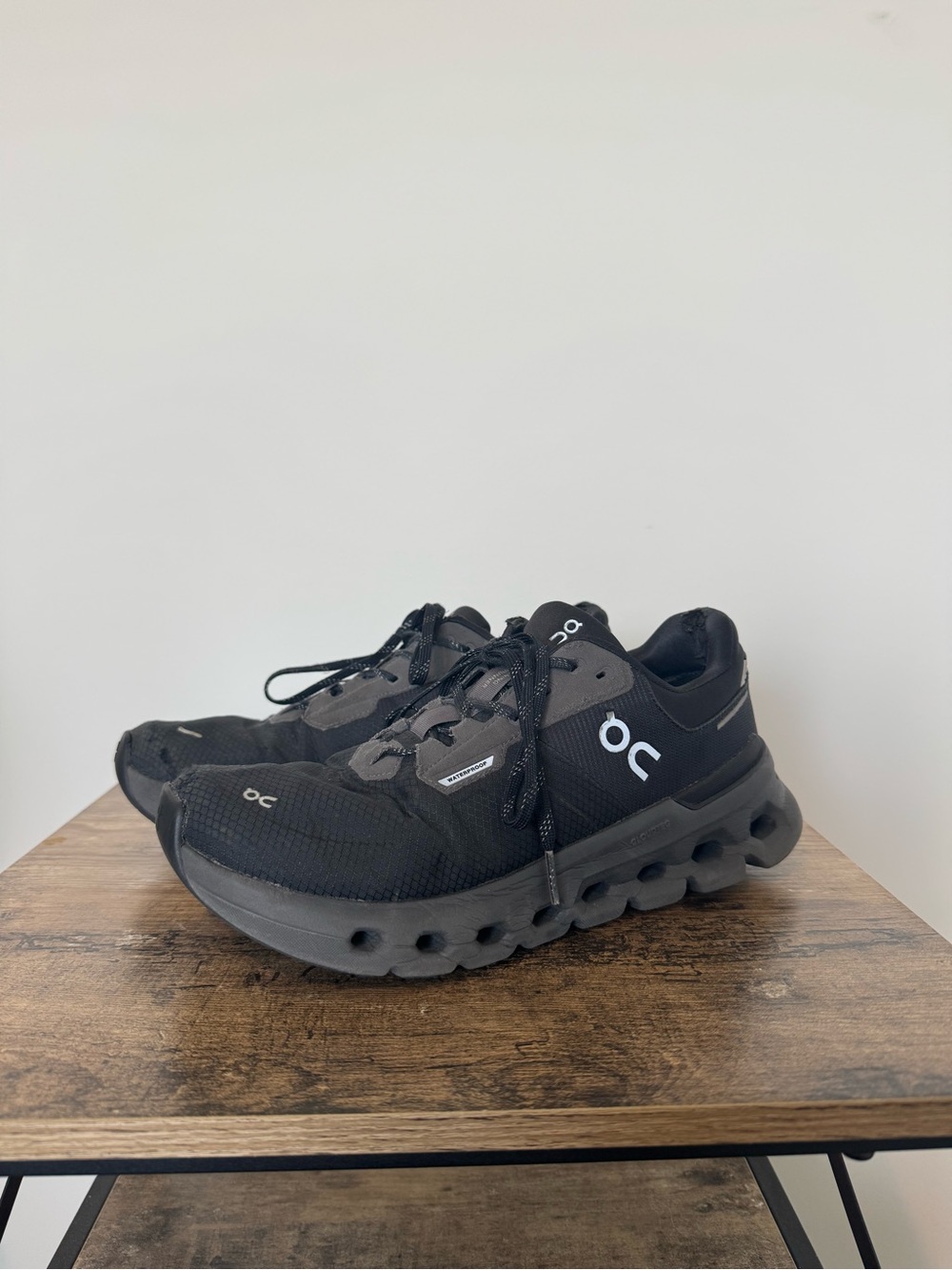 On Cloud Womens Black Cloudrunner 2 Waterproof Sneakers CloudTec Cushioning Sz 9